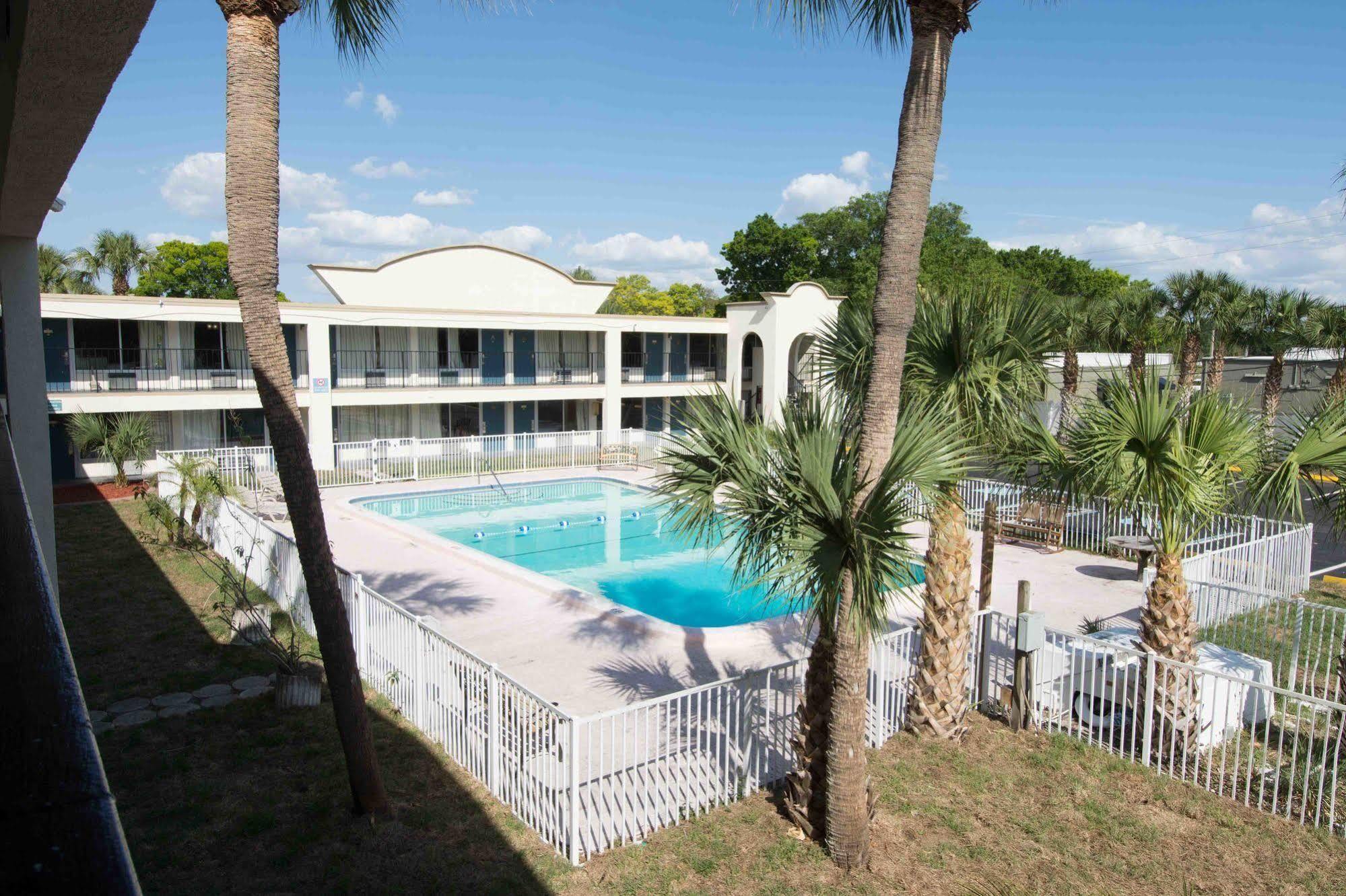 Bayside Inn Pinellas Park - Clearwater Экстерьер фото